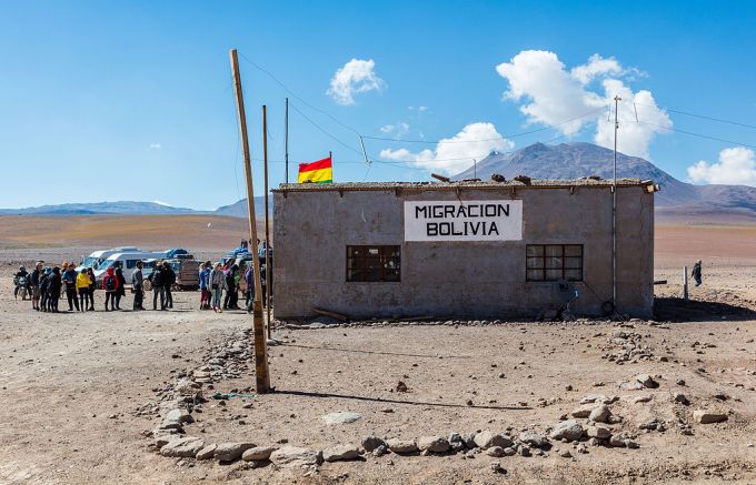 Bolivia-Chile border Hito Cajon